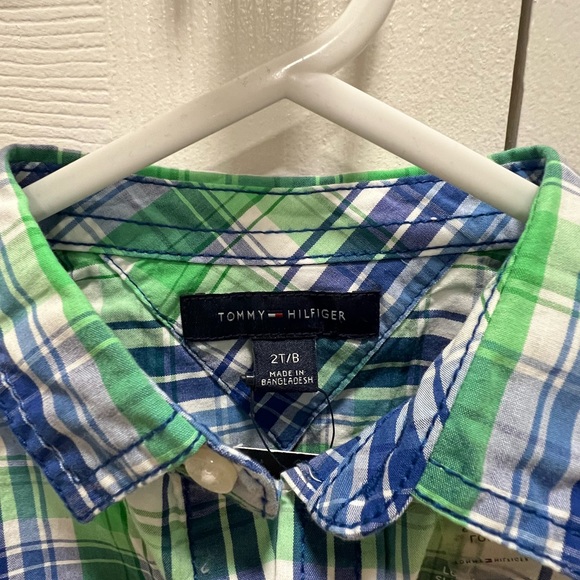 NWT - Tommy Hilfiger - boys plaid button down shirt. Size 2T - Picture 3 of 5